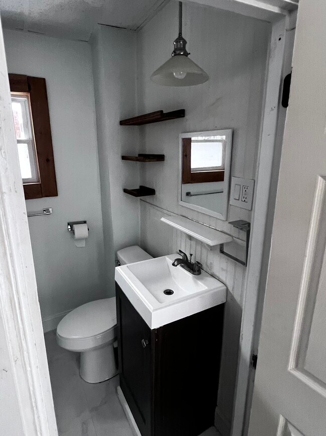 Building Photo - Railroad Street_12