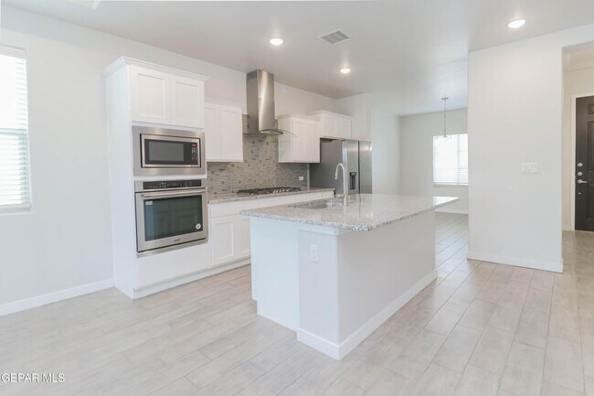 Building Photo - 12832 Haxby St