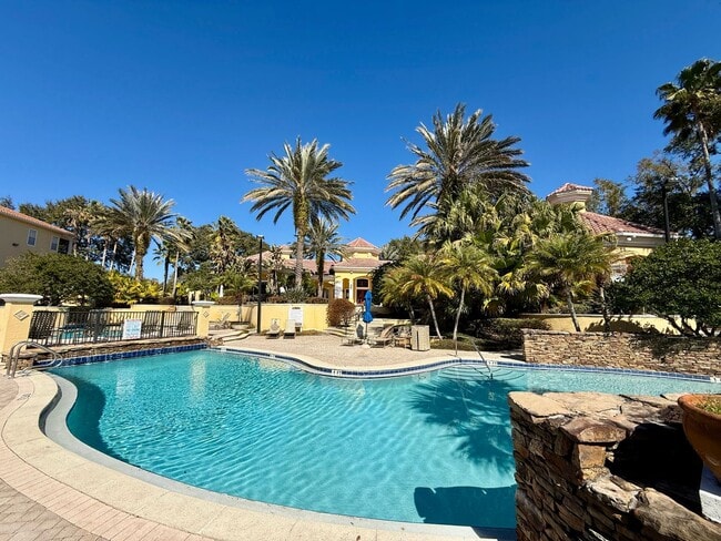 Building Photo - Immaculately updated 3/2.5 Three-Story Maitland Condo in Visconti!