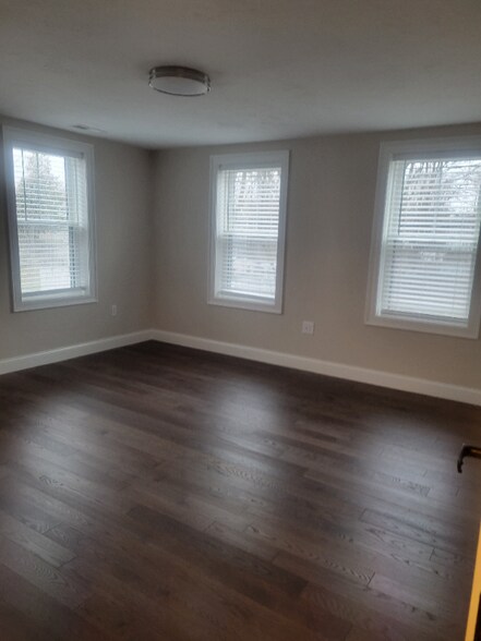 Building Photo - 15 Hadley Pl