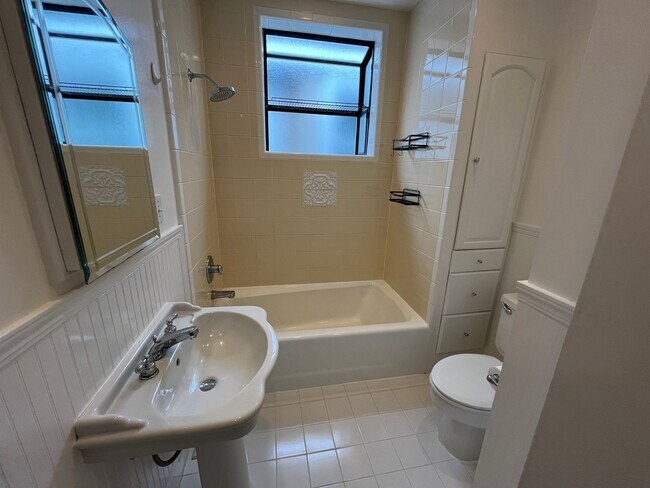 Building Photo - 1207 26th Ave