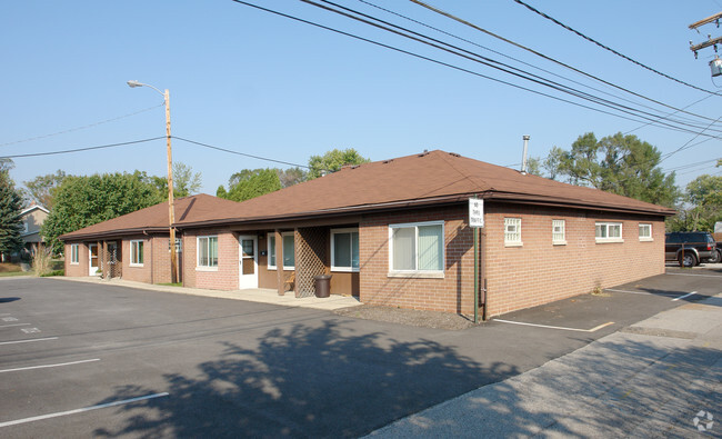 Primary Photo - 808-814 Northwest Blvd