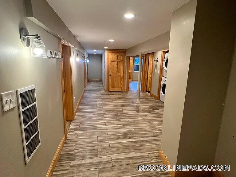 Building Photo - 152 Winchester St