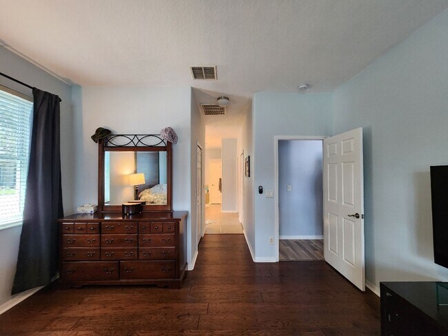 Building Photo - Beautiful 4 Bedroom 4 Bath Home In Ruskin