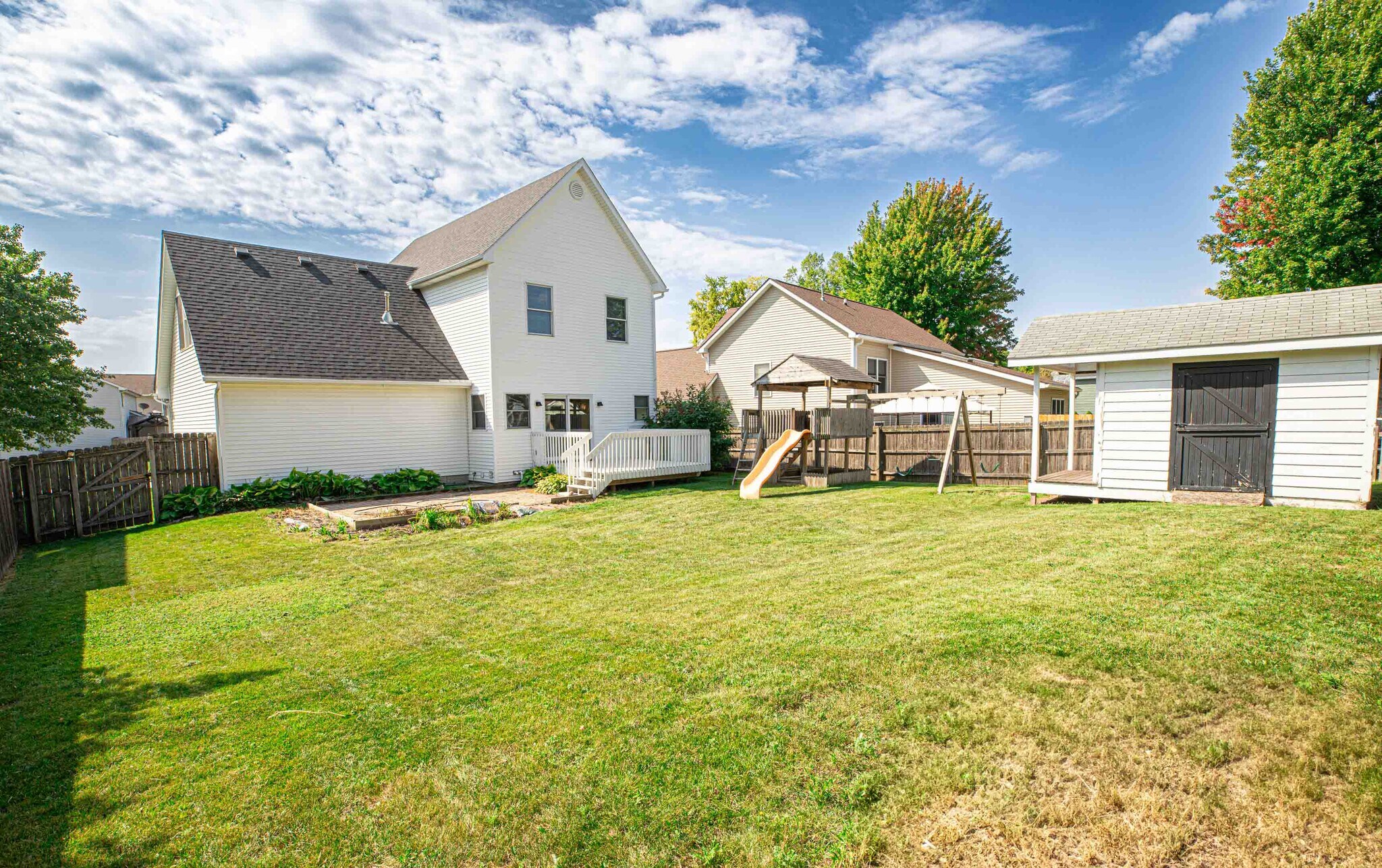 Building Photo - 15835 Hawthorn Dr