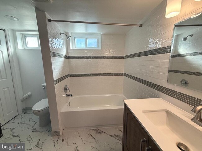 Building Photo - 7419 Farnum St