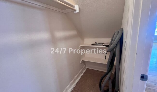 Building Photo - Large 4BD I 2.5BA Home - West Linn!