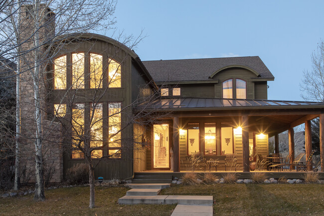 Building Photo - 627 N Bridge Dr