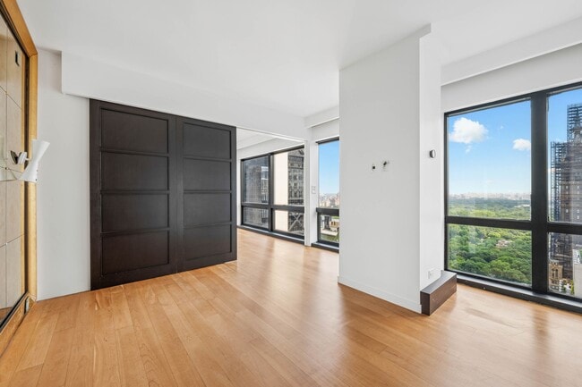 Building Photo - 721-725 5th Ave