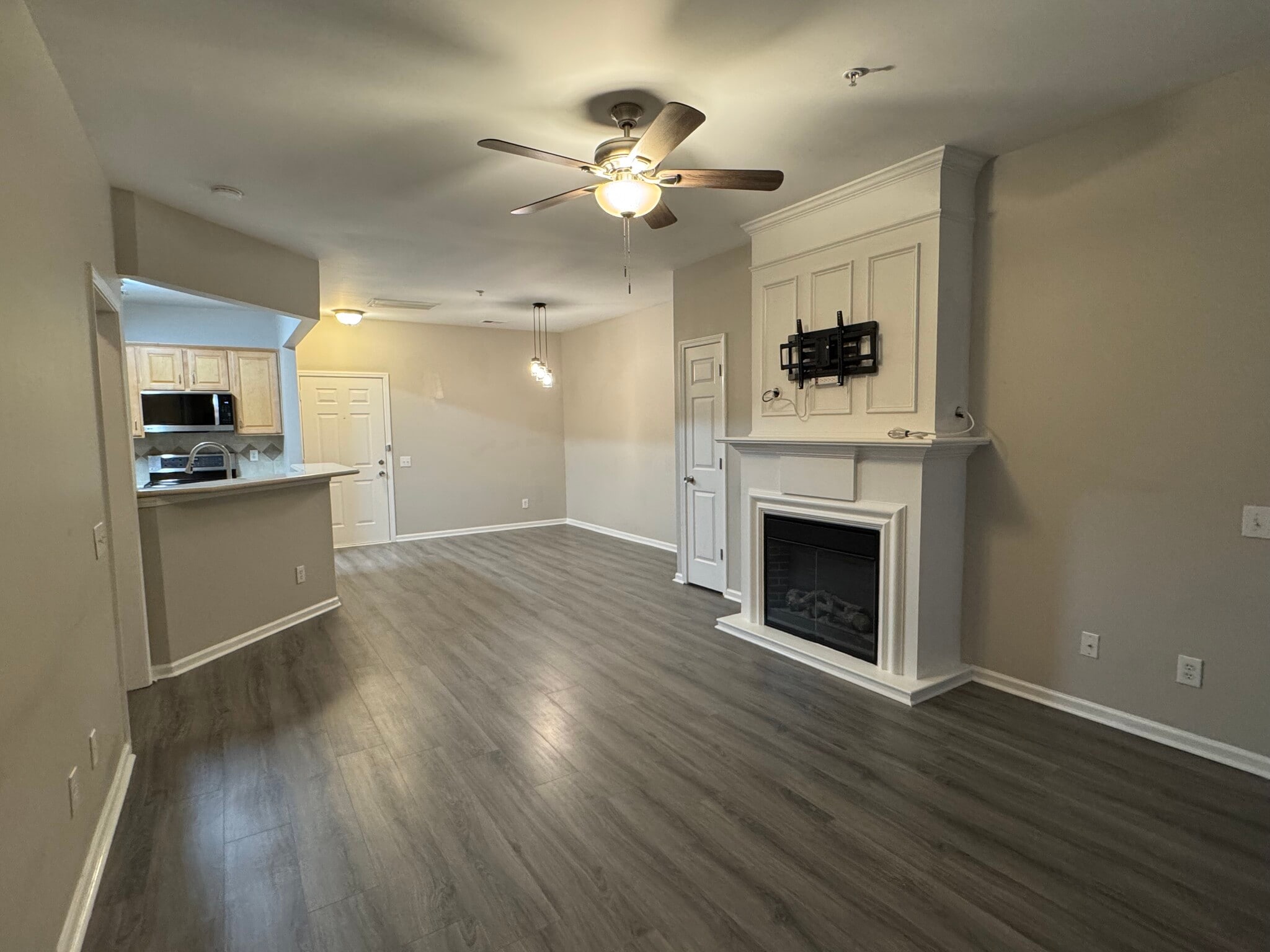 Building Photo - 14907 Santa Lucia Dr