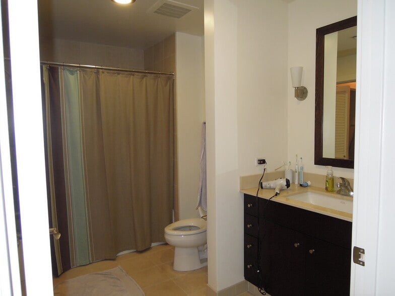 Building Photo - 585 9th St