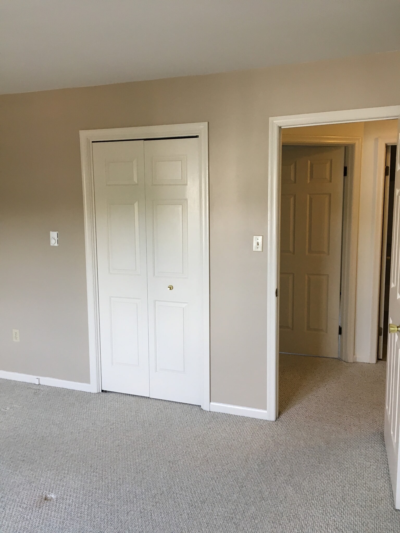 Front bedroom 2 - 556 Nicholas Ave