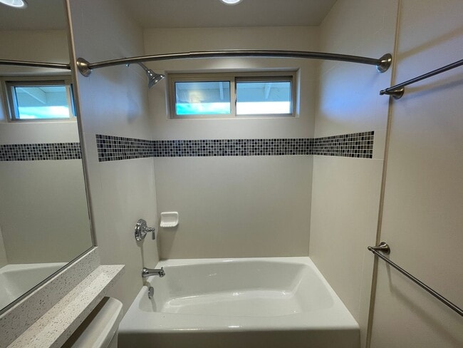 Building Photo - Kahoma Village 3 Bedroom Townhome