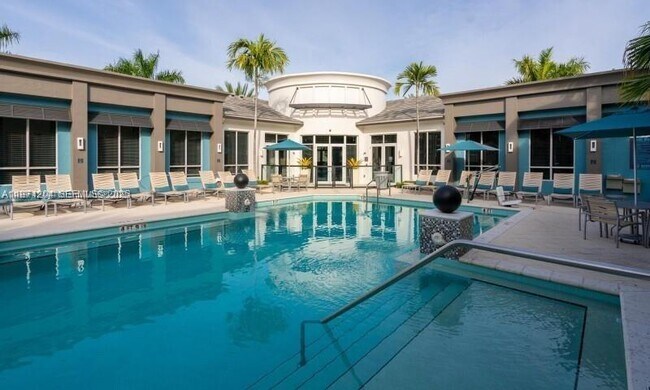 Building Photo - 320 Franklin Club Dr