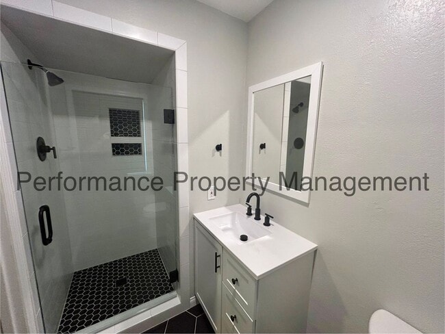 Building Photo - Charming 3 Bed/2 Bath NW Bakersfield Home w/ Solar, RBP & $0 Deposit Option