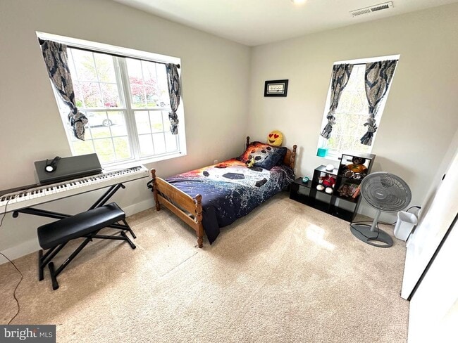 Building Photo - 842 E Cathedral Rd