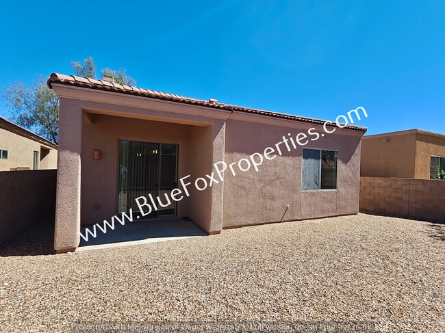 Building Photo - 5541 N Silver Stream Way