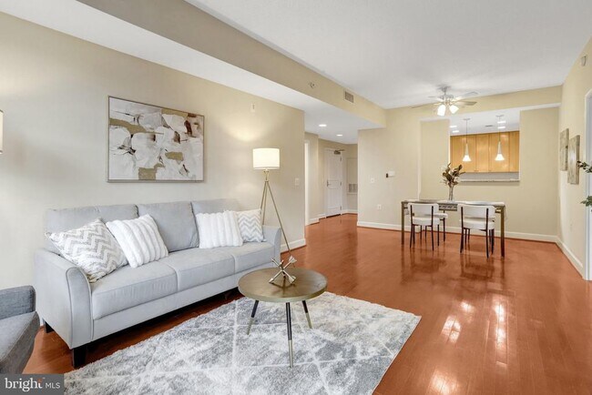 Building Photo - 3650 S Glebe Rd