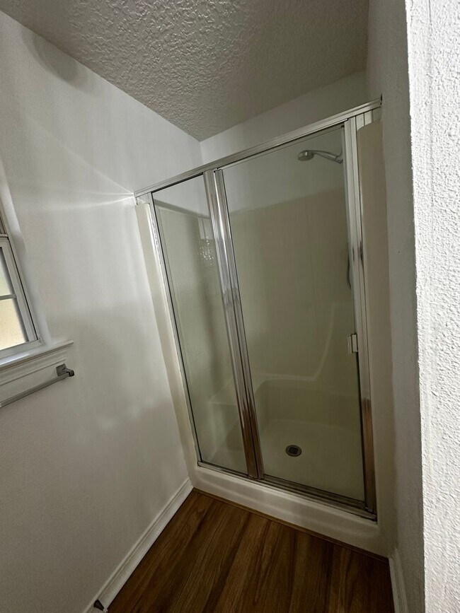 Building Photo - Spacious All Brick 4/3 in Whisper Creek