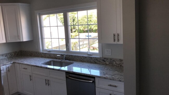 Building Photo - 38 Triangle St