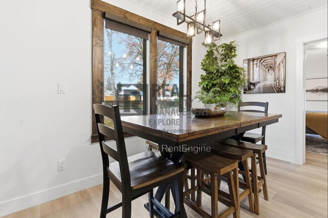 Building Photo - 809 3rd Ave W