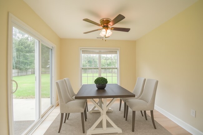 Building Photo - 3 Bedroom 2 Bathroom with Garage