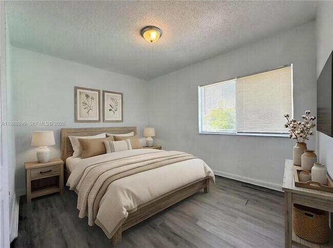 Building Photo - 1117 NW 3rd Ave