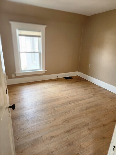 Building Photo - 281 S Powell Ave