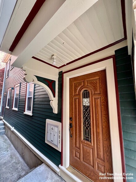 Building Photo - 46 Aspinwall Ave