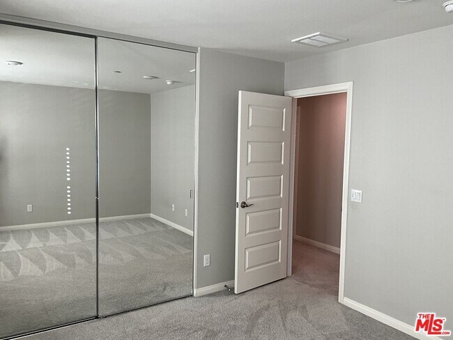 Building Photo - 20909 Mountain Gate Dr