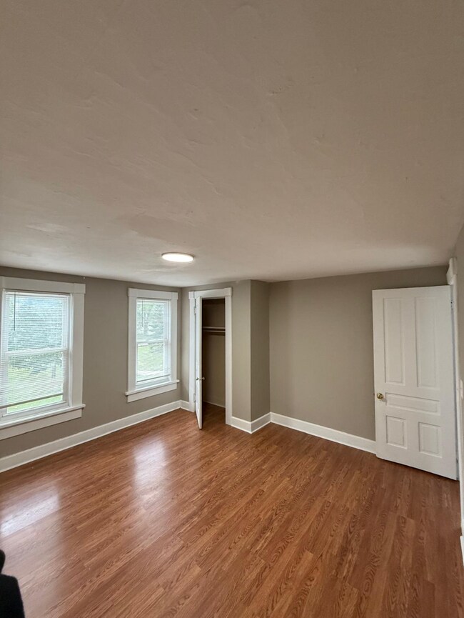Building Photo - 113 Park Dr