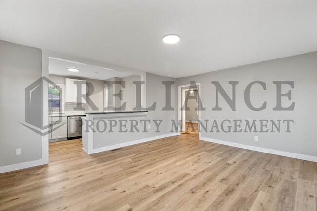 Building Photo - 2548 N Somerset Ave