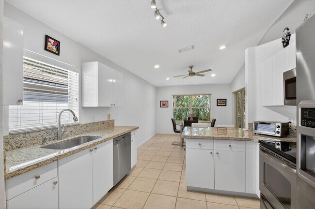 Building Photo - 7910 Laina Ln