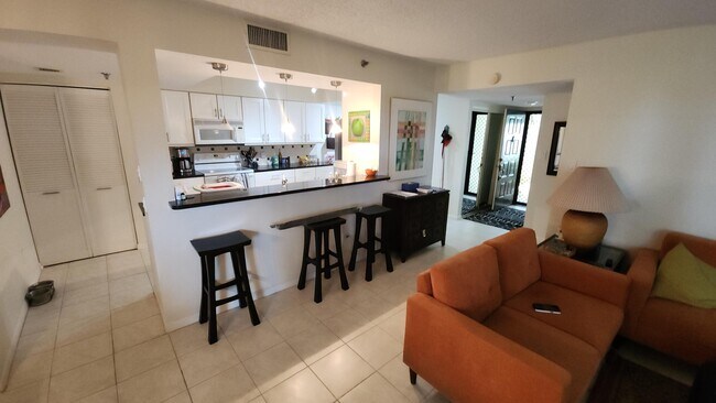 Building Photo - 2025 Lavers Cir
