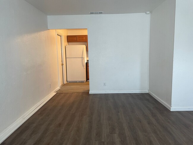 Building Photo - Cute and updated 3 bedroom 1 bathroom home...