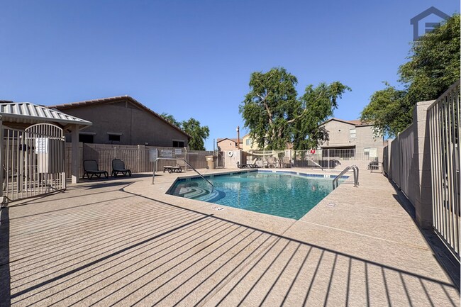 Building Photo - 4Bed/2.5 Bath House at Greenway/75th Ave! Ready for Immediate Move-In! -- Gated Community!