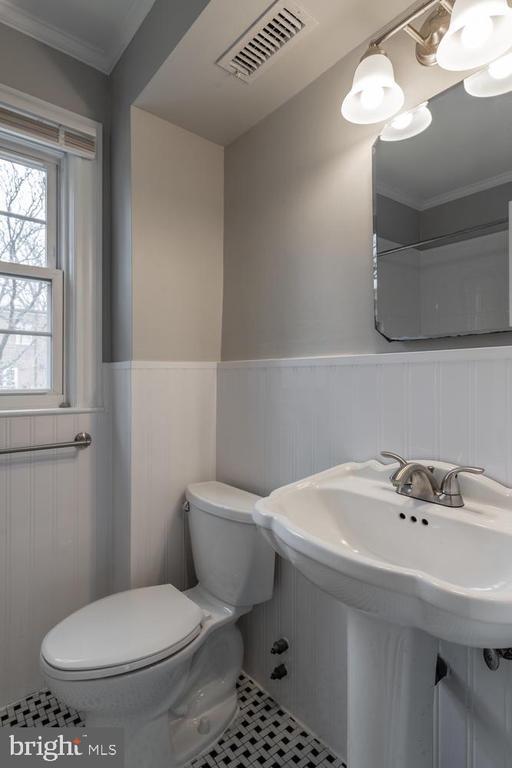 Building Photo - 1401 S Barton St