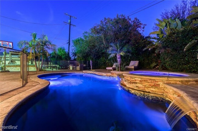 Building Photo - 6 br, 6.5 bath House - 12530 Collins St