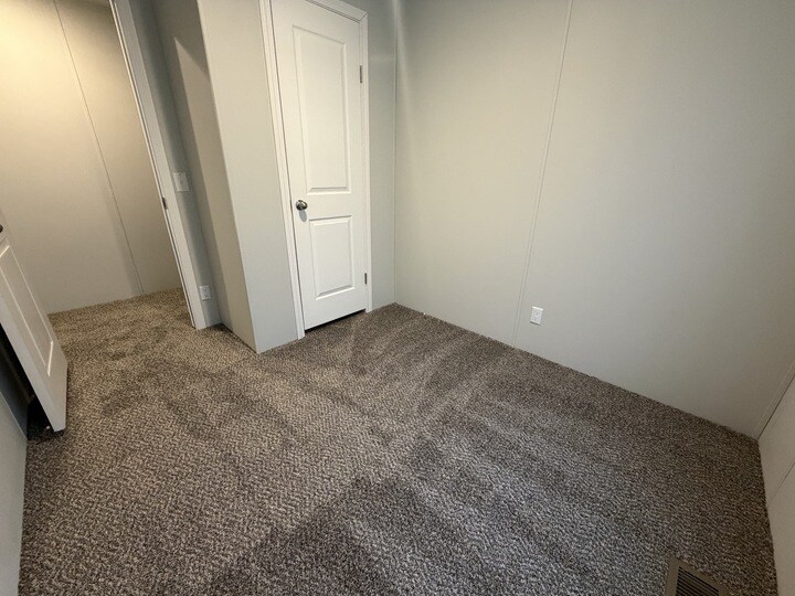 Building Photo - 15353 Dominique Dr