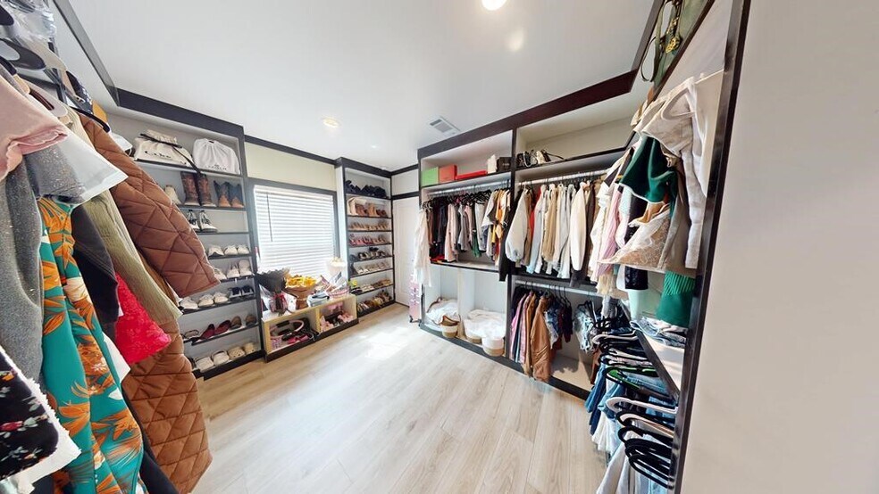 Building Photo - 822 Private Rd