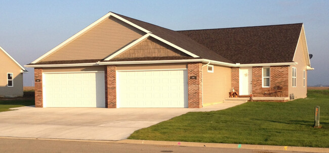Building Photo - 100 Scenic Drive