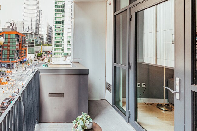Building Photo - 333 Fremont St