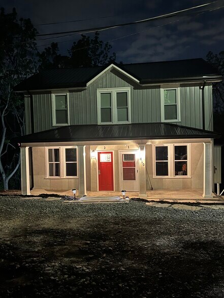 Primary Photo - 810 College Ave