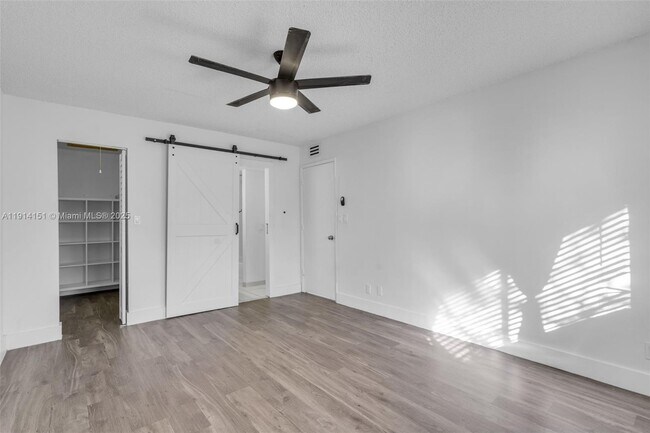 Building Photo - 3065 N Oakland Forest Dr