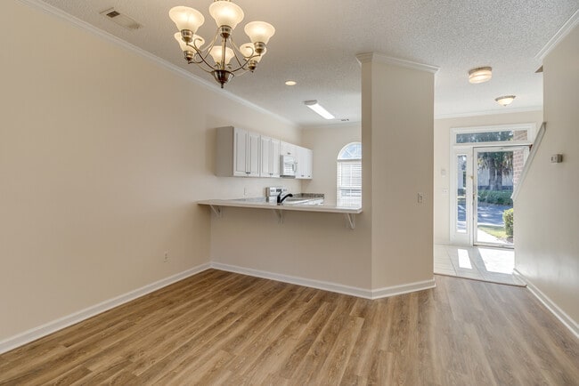 Building Photo - 35 Putters Pl