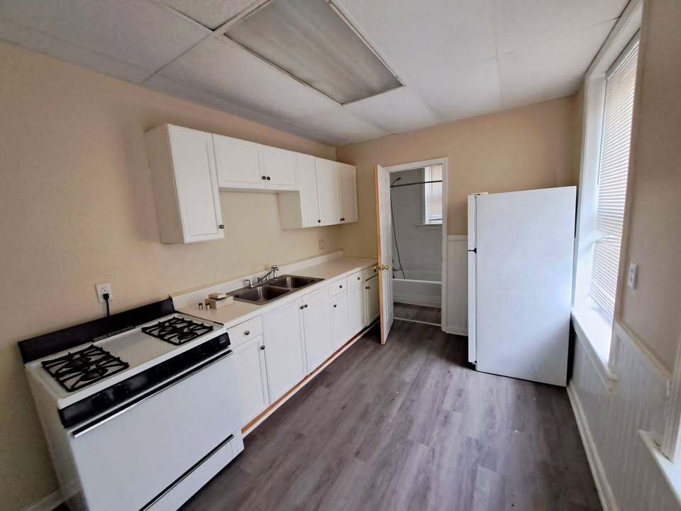 Building Photo - 4 Columbia St