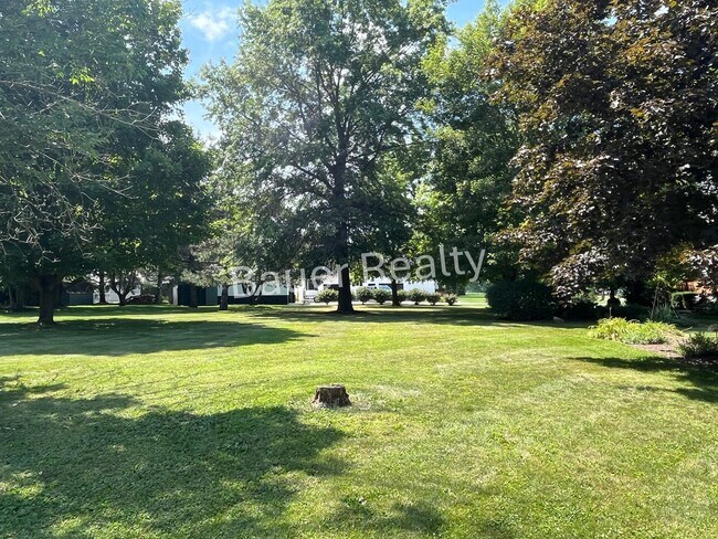 Building Photo - Four Bedroom, New London Schools