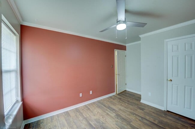 Building Photo - 5806 Hollyhock Ln