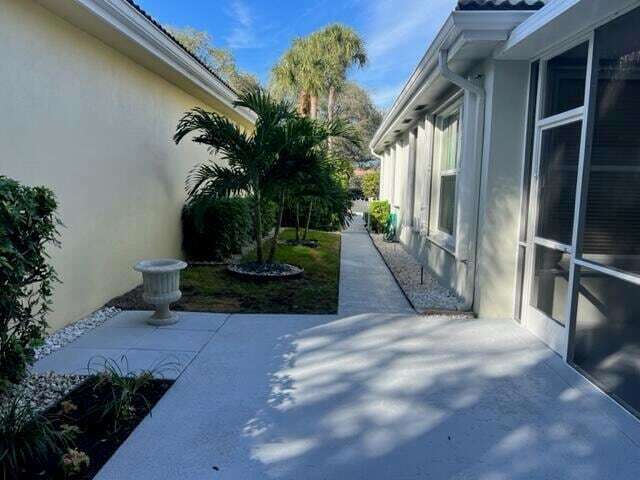 Building Photo - 188 S Hampton Dr