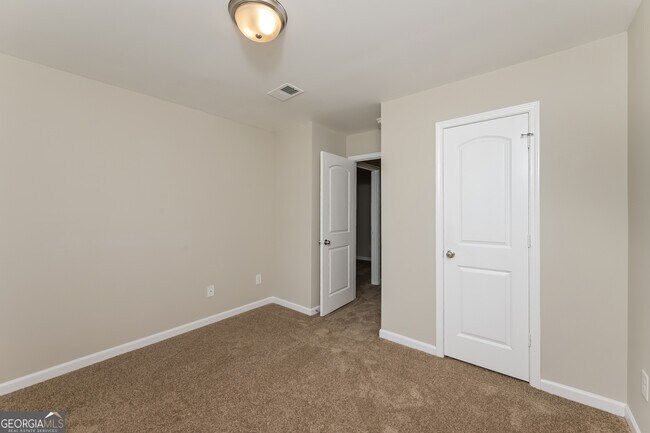 Building Photo - 411 Erin Ct